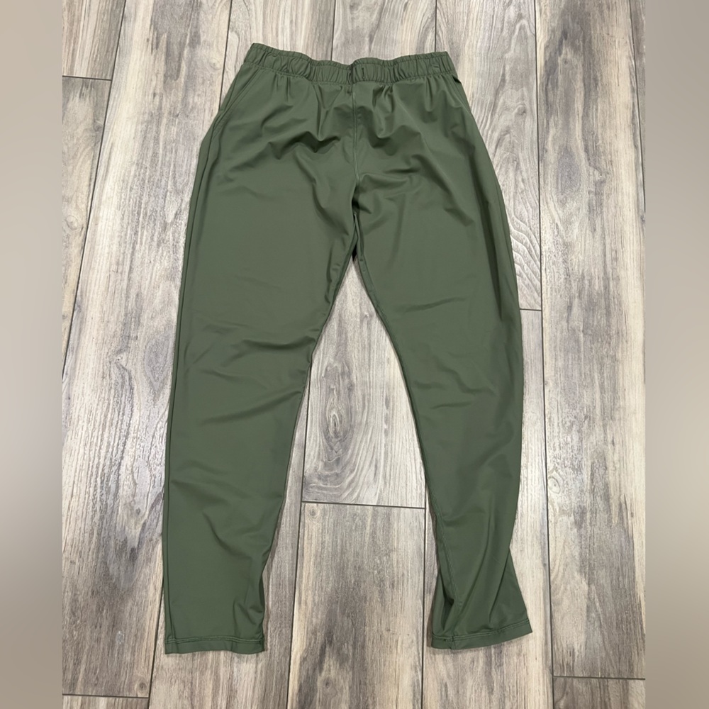 Zyia Everywhere olive pants- medium
